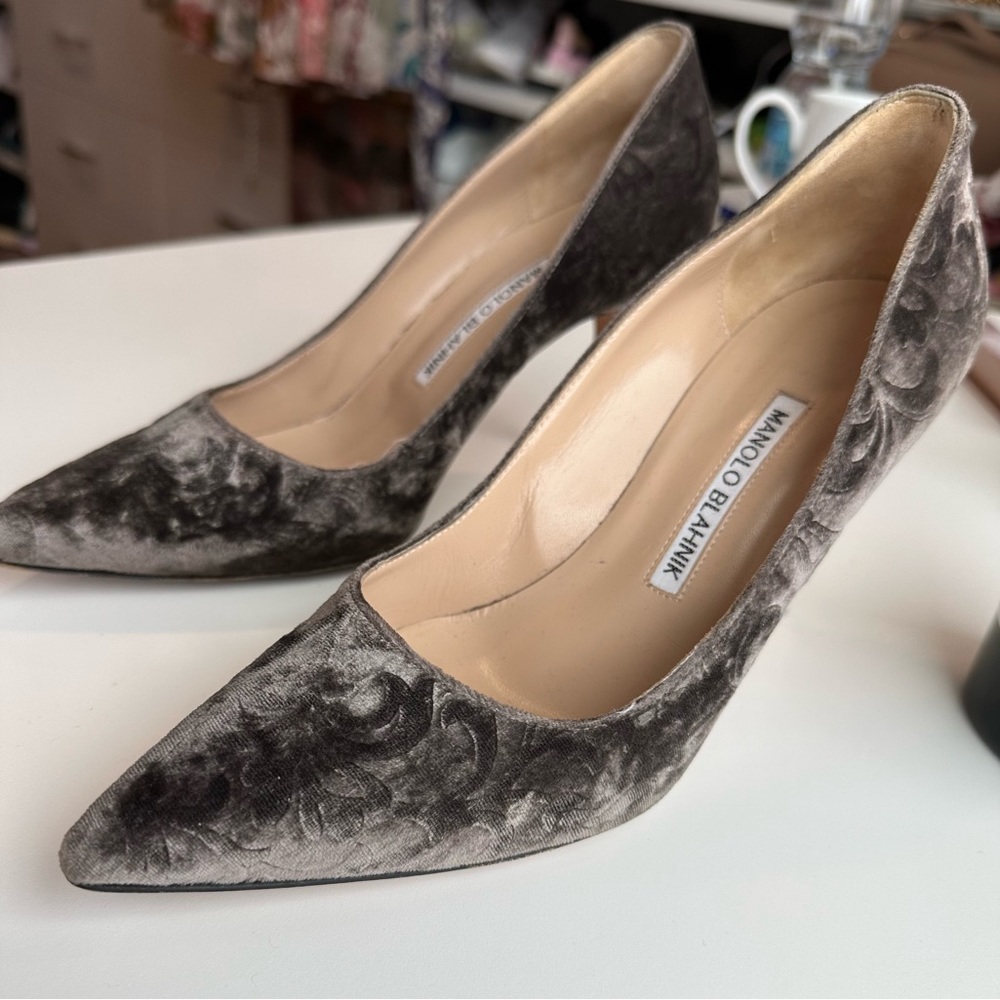 Manolo Blahnik Classic Heels Brushed Velvet